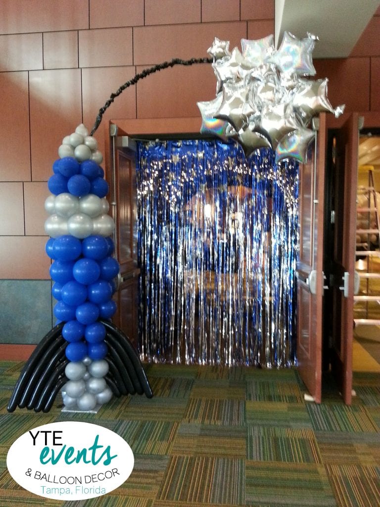 Balloon-Rocket-Ship-for-prom-event for out of this world themed prom decorations