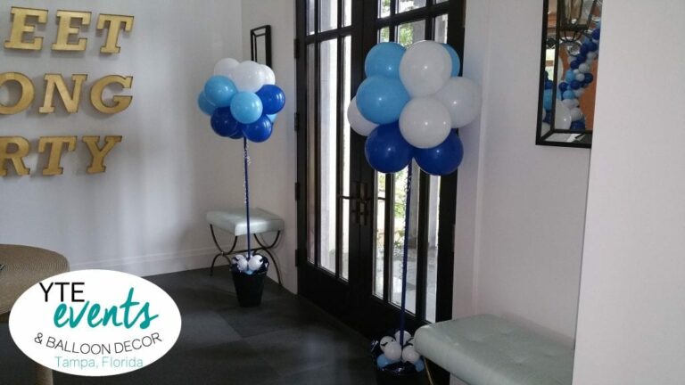 balloon topiary blue and white private event