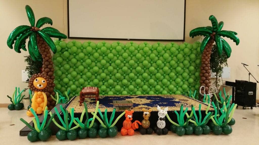 Tampa FL balloon wall for homecoming event