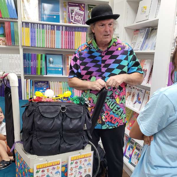 Entertainer balloon twister for Homeschool Hive Back to School Event