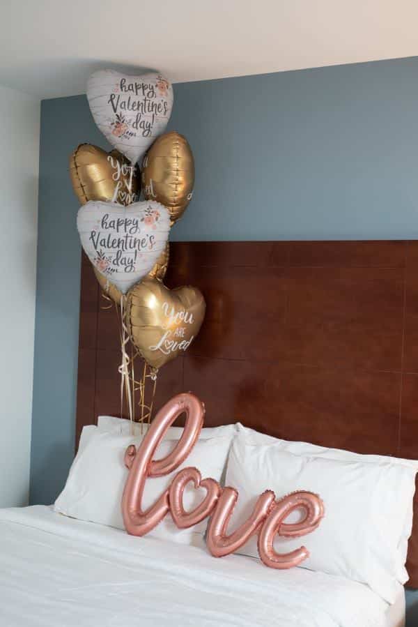 Hotel-Room-Valentines-Day-balloons