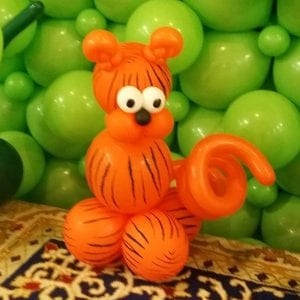 Jungle Tiger on Stage Balloon Centerpiece e1499639666912