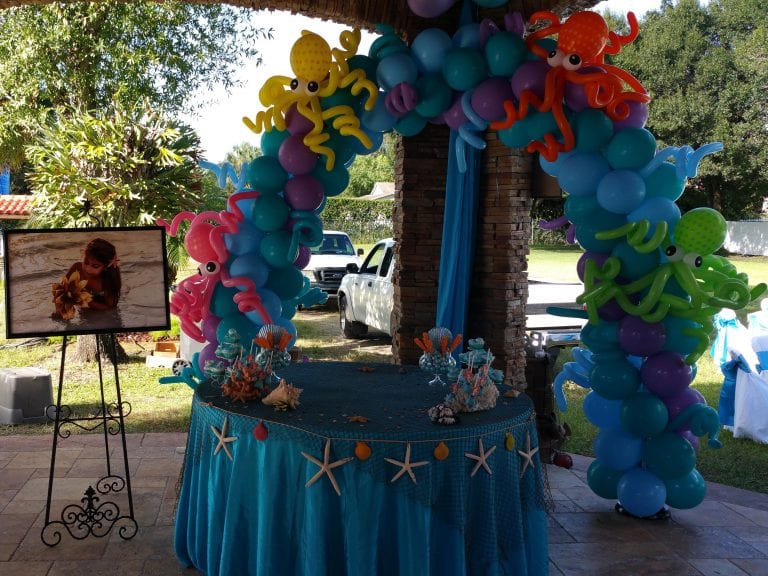 Mermaid and pirate themed birthday party with balloon decorations
