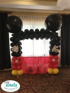 Mickey Mouse themed balloon decor backdrop for photo oppertunity