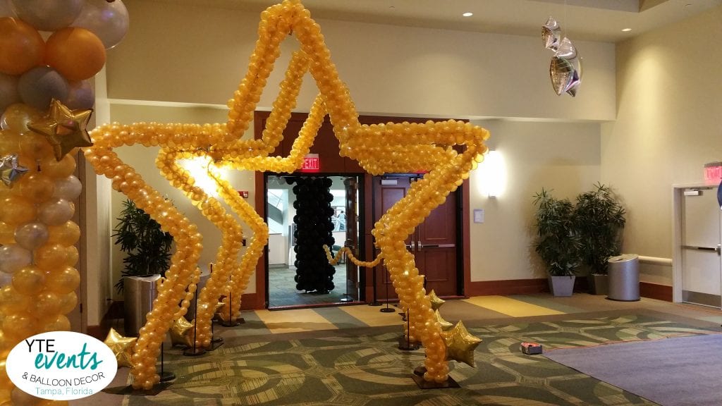 Sculpture-for-Prom-event-Balloon-Star-Arch