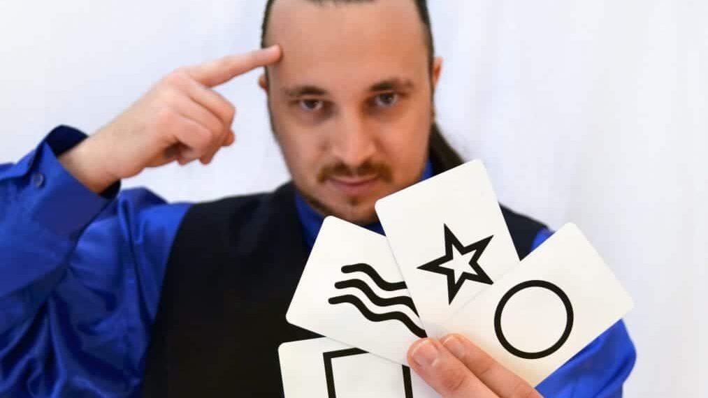 St Petersburg mind reading mentalist Magician for Events Why Magicians Make Great Birthday Entertainers