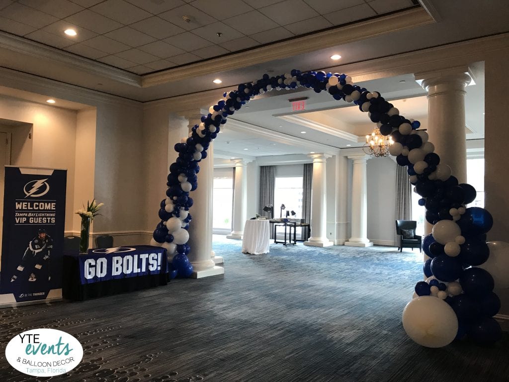 Tampa Bay Lightning Organic Balloon Arch with blue and white balloons