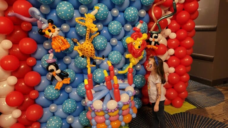 Diving into the Artistic World of Balloon Decorations by Combining Round Balloons and Different Twisting Techniques